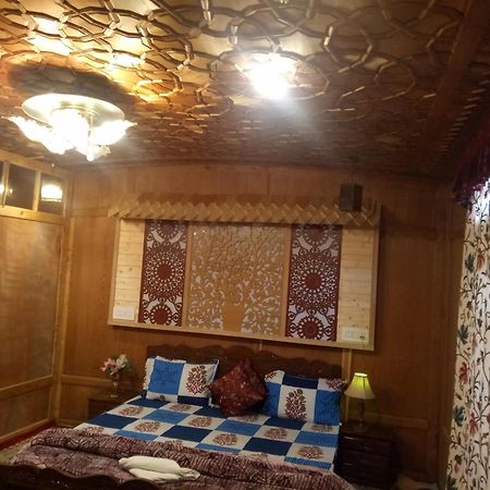 House Boat New Manora Bed & Breakfast Srīnagar Екстериор снимка
