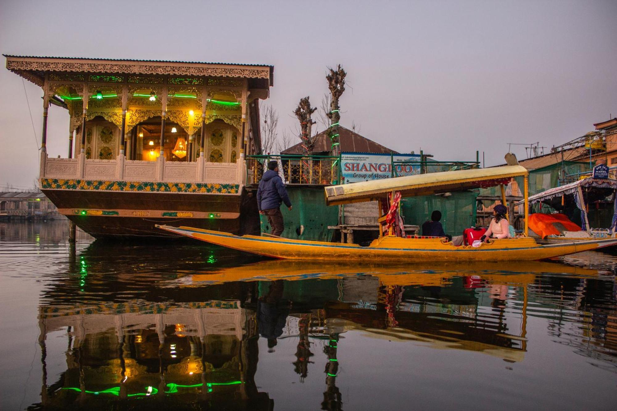 House Boat New Manora Bed & Breakfast Srīnagar Екстериор снимка
