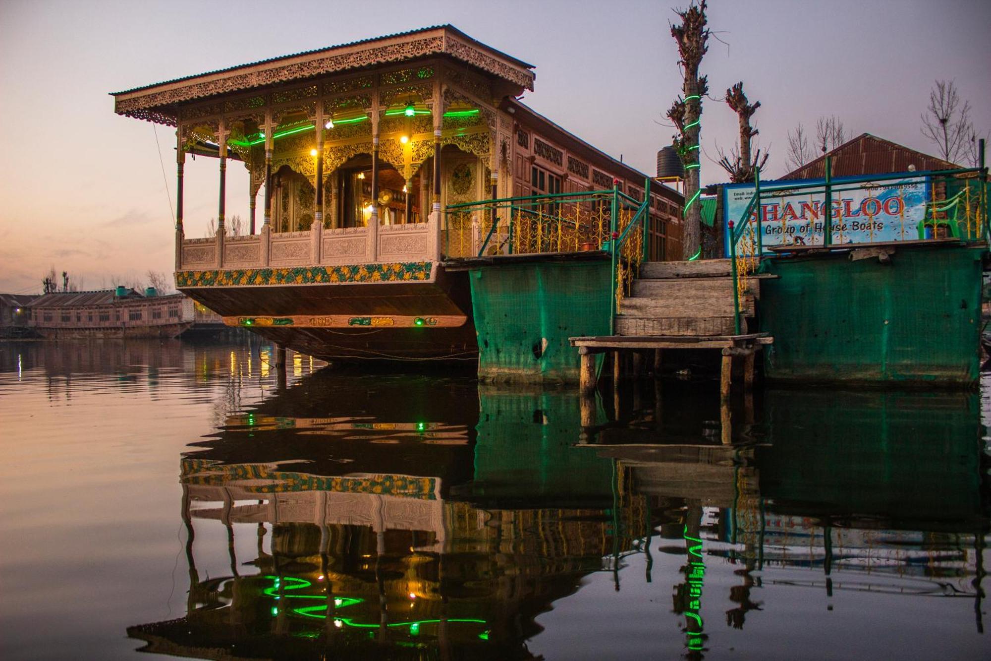 House Boat New Manora Bed & Breakfast Srīnagar Екстериор снимка
