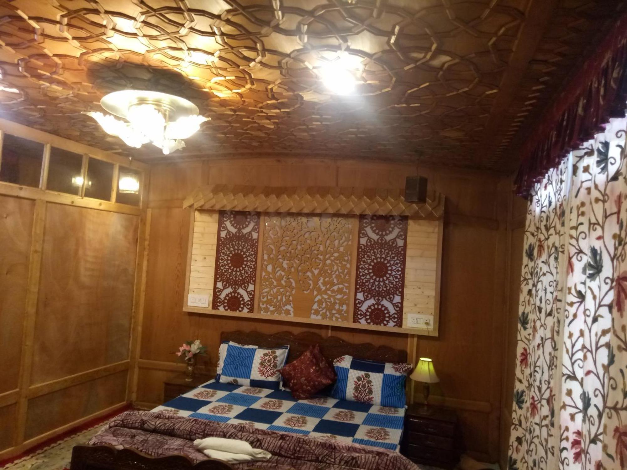 House Boat New Manora Bed & Breakfast Srīnagar Екстериор снимка