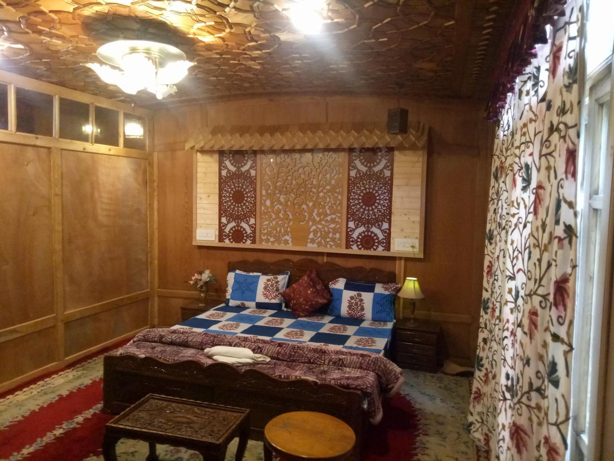 House Boat New Manora Bed & Breakfast Srīnagar Екстериор снимка