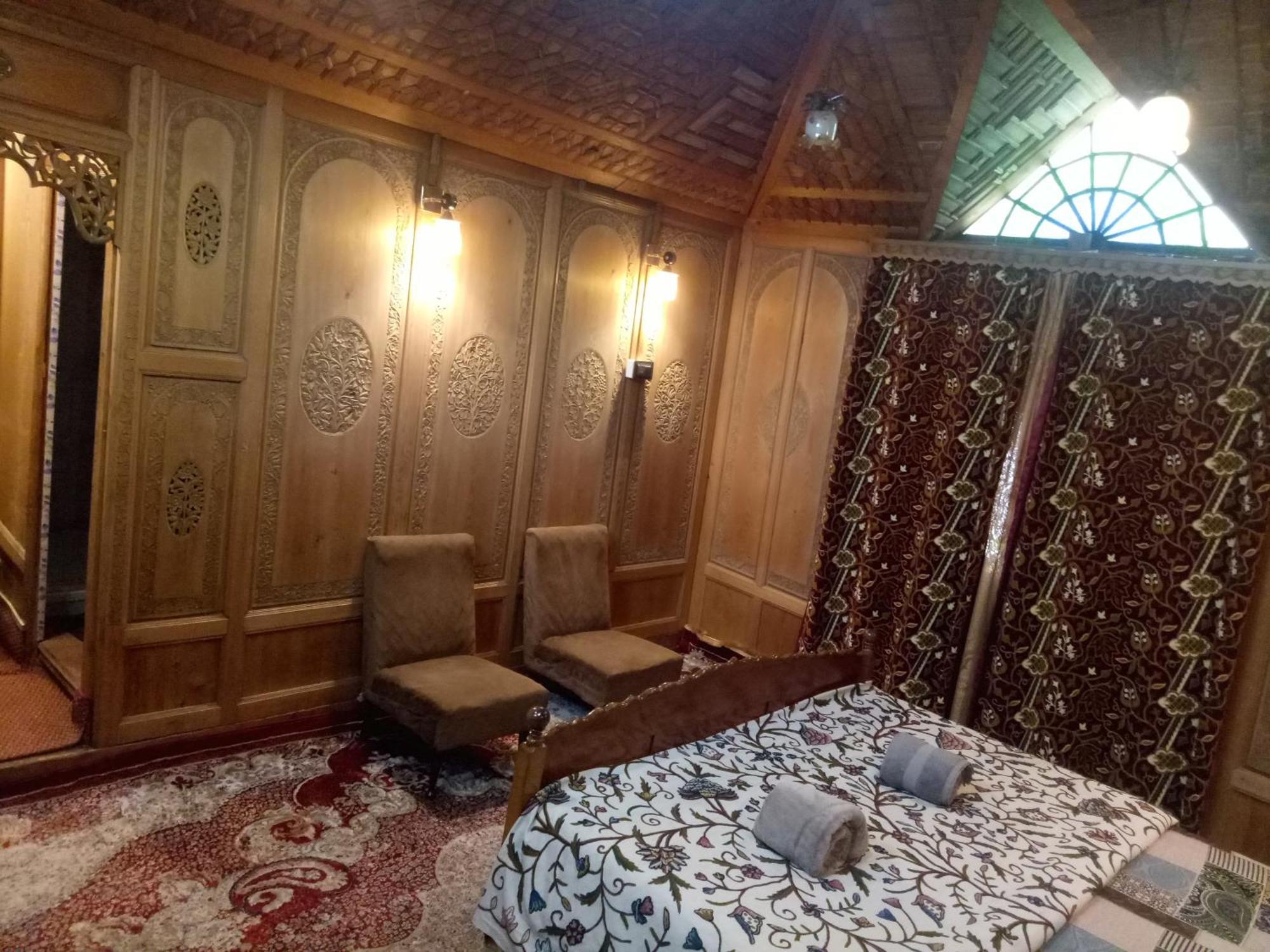 House Boat New Manora Bed & Breakfast Srīnagar Екстериор снимка