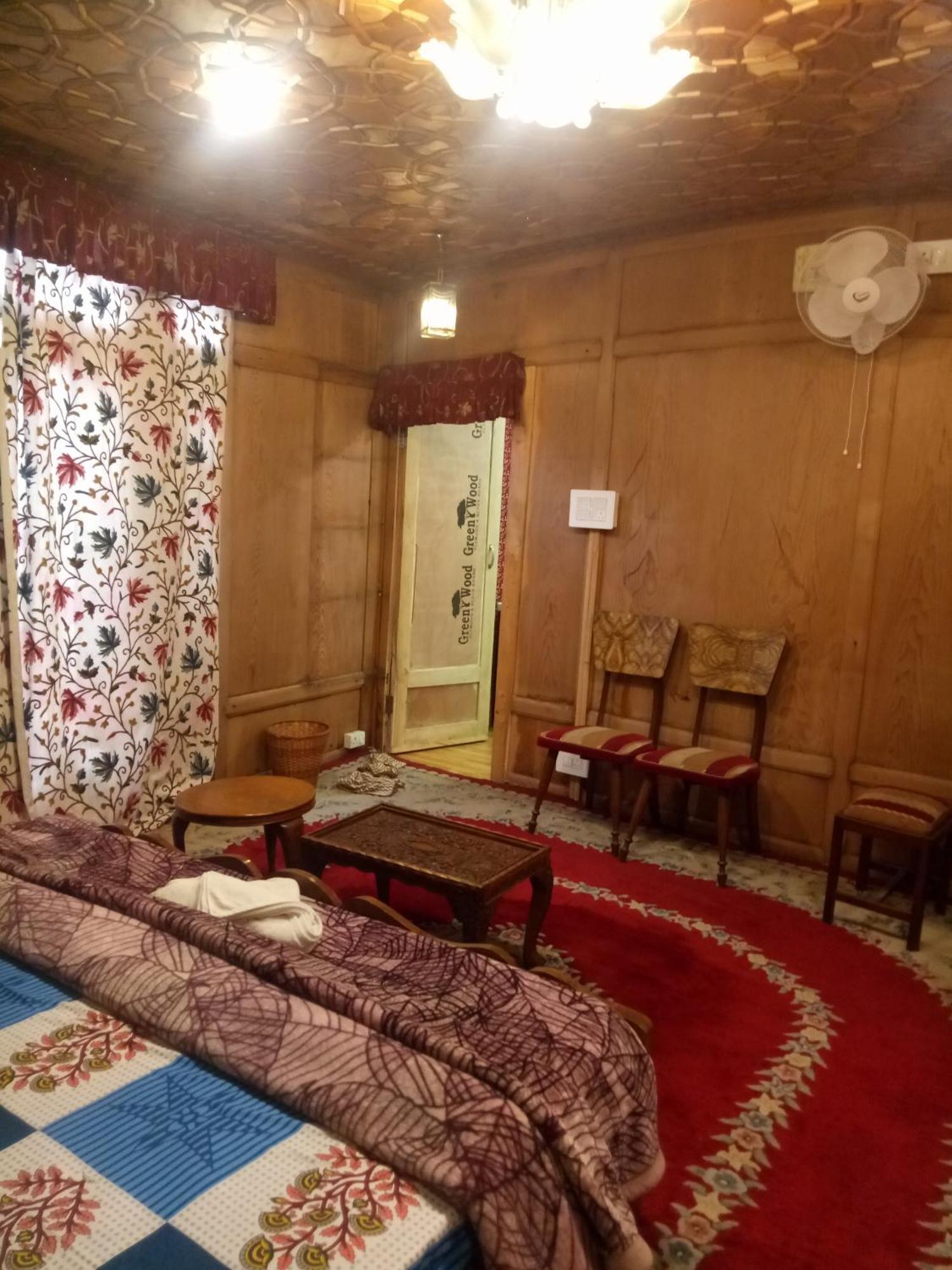 House Boat New Manora Bed & Breakfast Srīnagar Екстериор снимка