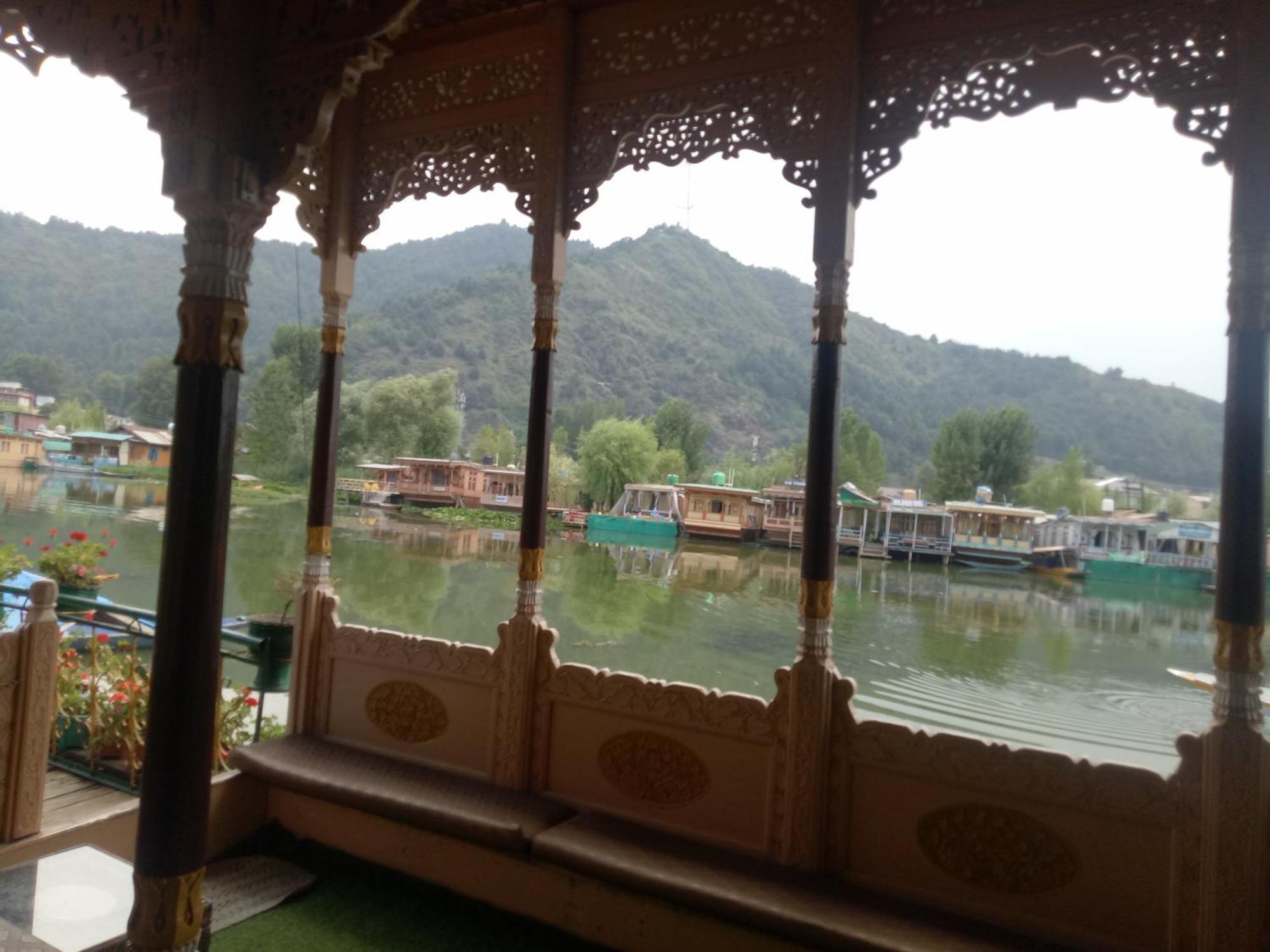 House Boat New Manora Bed & Breakfast Srīnagar Екстериор снимка