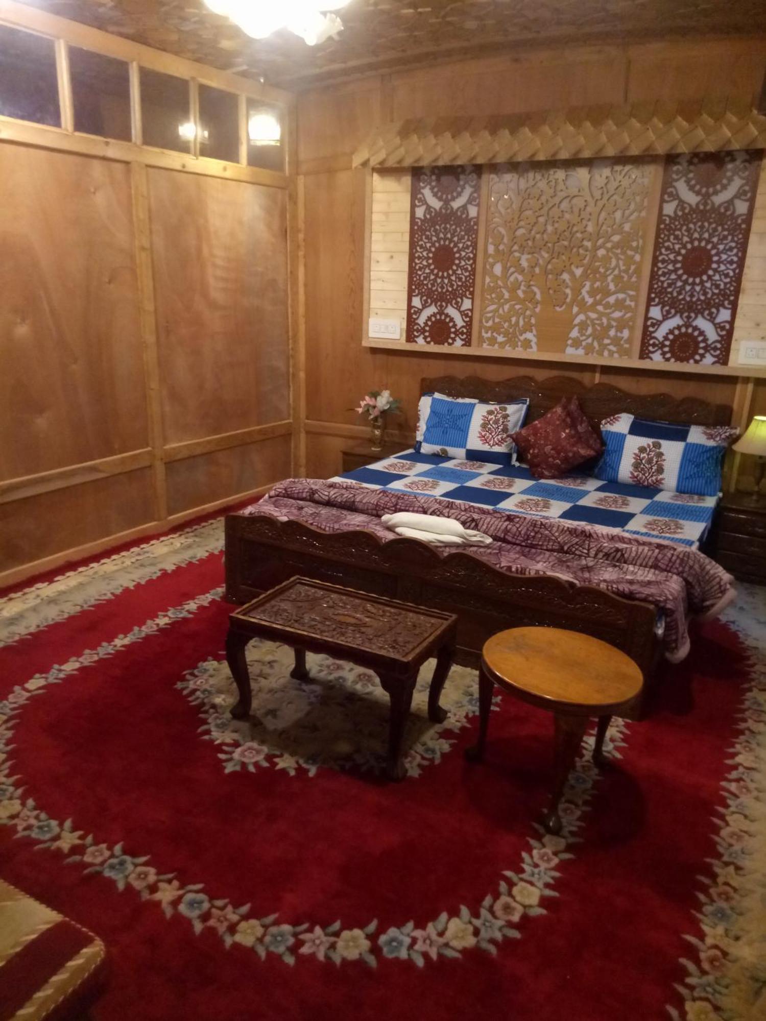 House Boat New Manora Bed & Breakfast Srīnagar Екстериор снимка