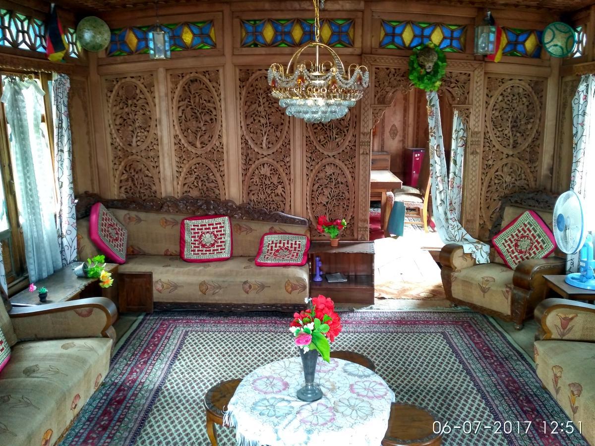 House Boat New Manora Bed & Breakfast Srīnagar Екстериор снимка