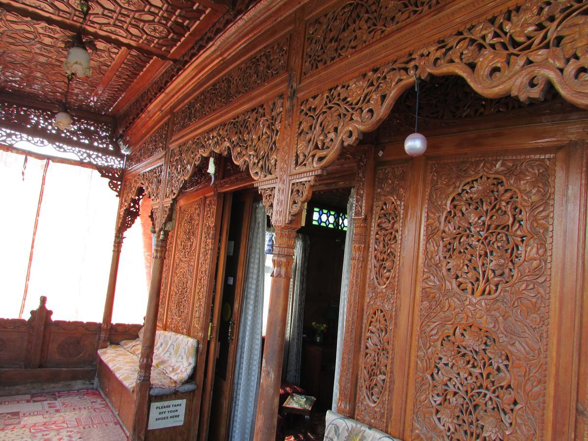 House Boat New Manora Bed & Breakfast Srīnagar Екстериор снимка