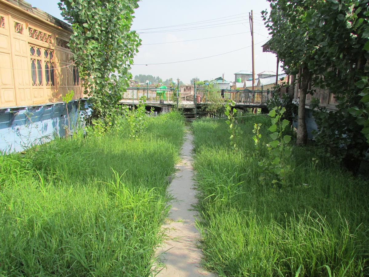 House Boat New Manora Bed & Breakfast Srīnagar Екстериор снимка