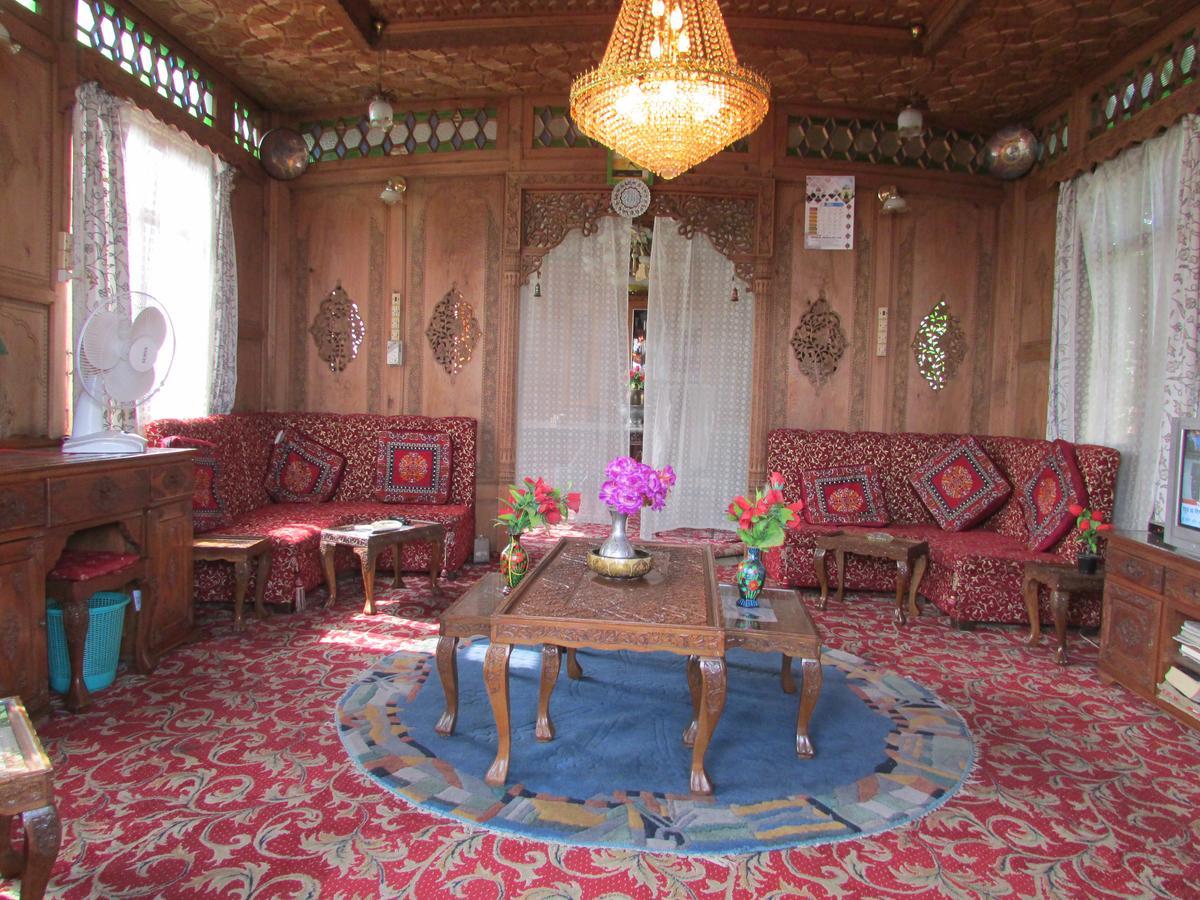 House Boat New Manora Bed & Breakfast Srīnagar Екстериор снимка