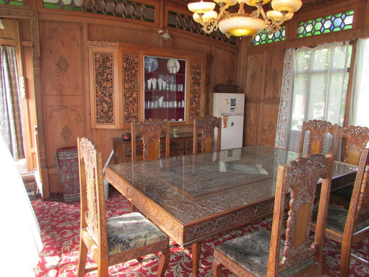 House Boat New Manora Bed & Breakfast Srīnagar Екстериор снимка