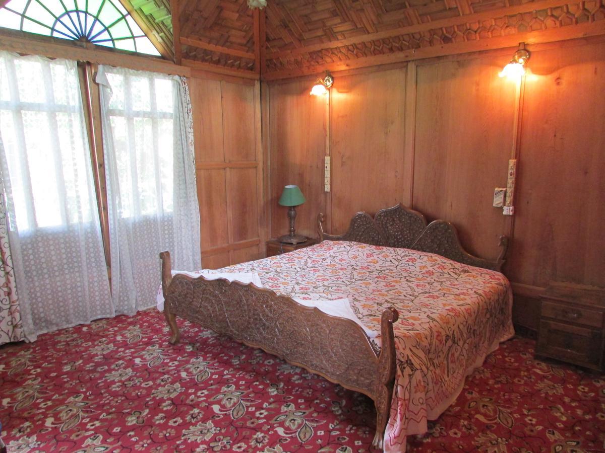 House Boat New Manora Bed & Breakfast Srīnagar Екстериор снимка