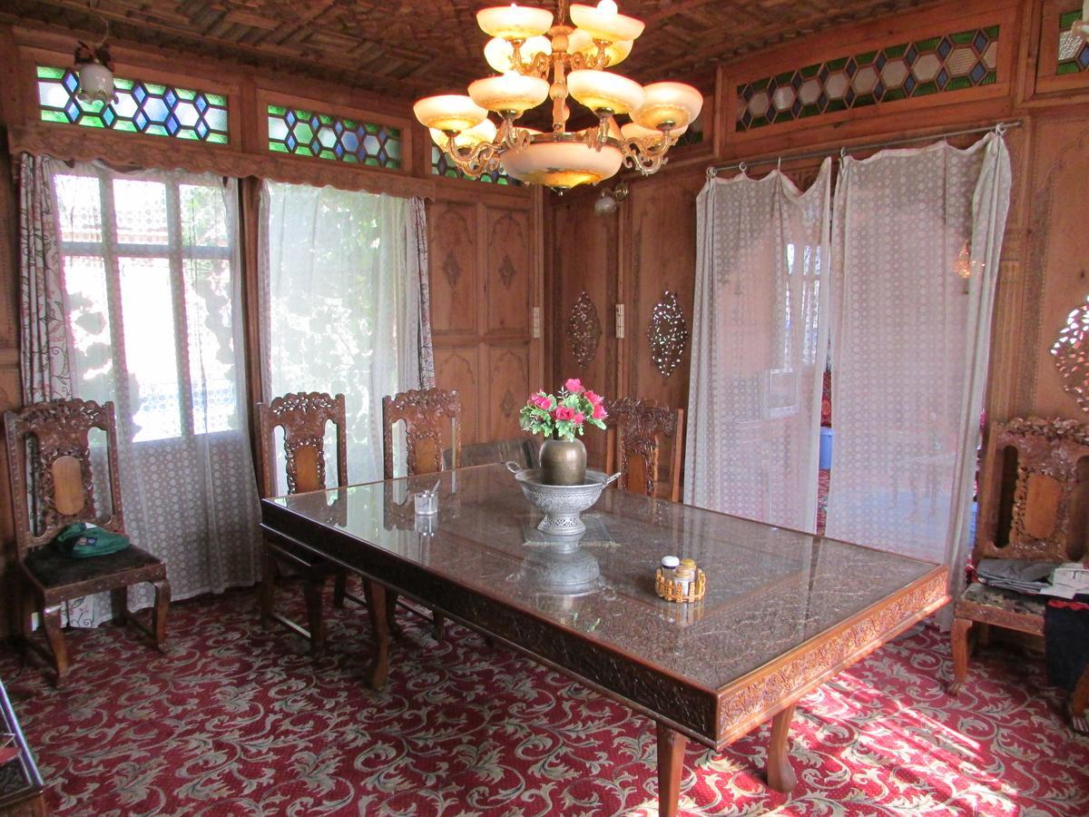 House Boat New Manora Bed & Breakfast Srīnagar Екстериор снимка
