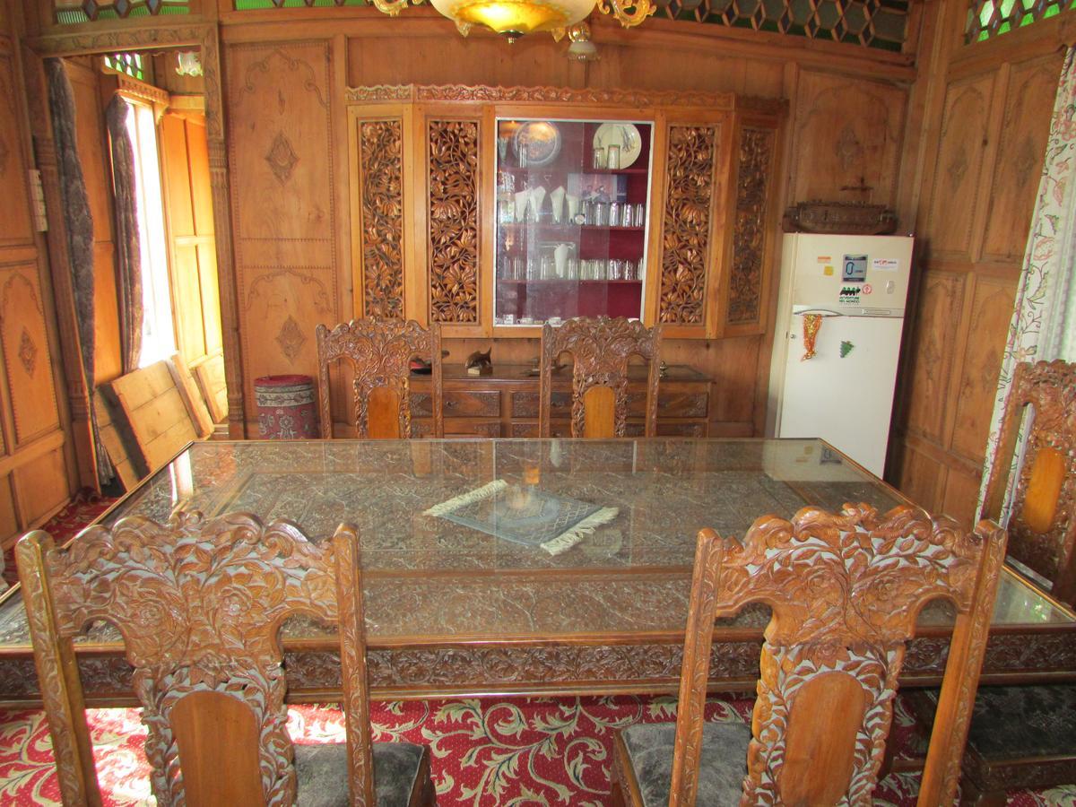 House Boat New Manora Bed & Breakfast Srīnagar Екстериор снимка