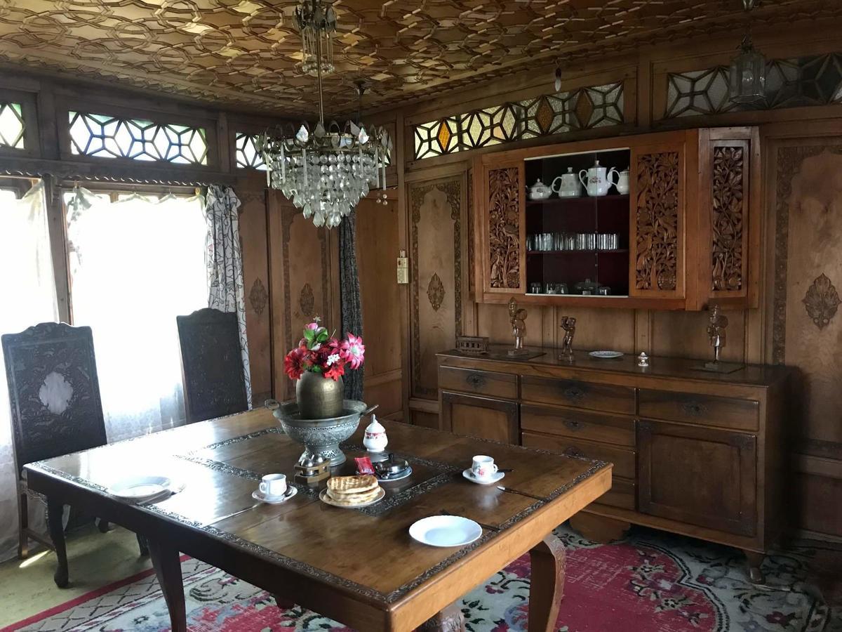 House Boat New Manora Bed & Breakfast Srīnagar Екстериор снимка